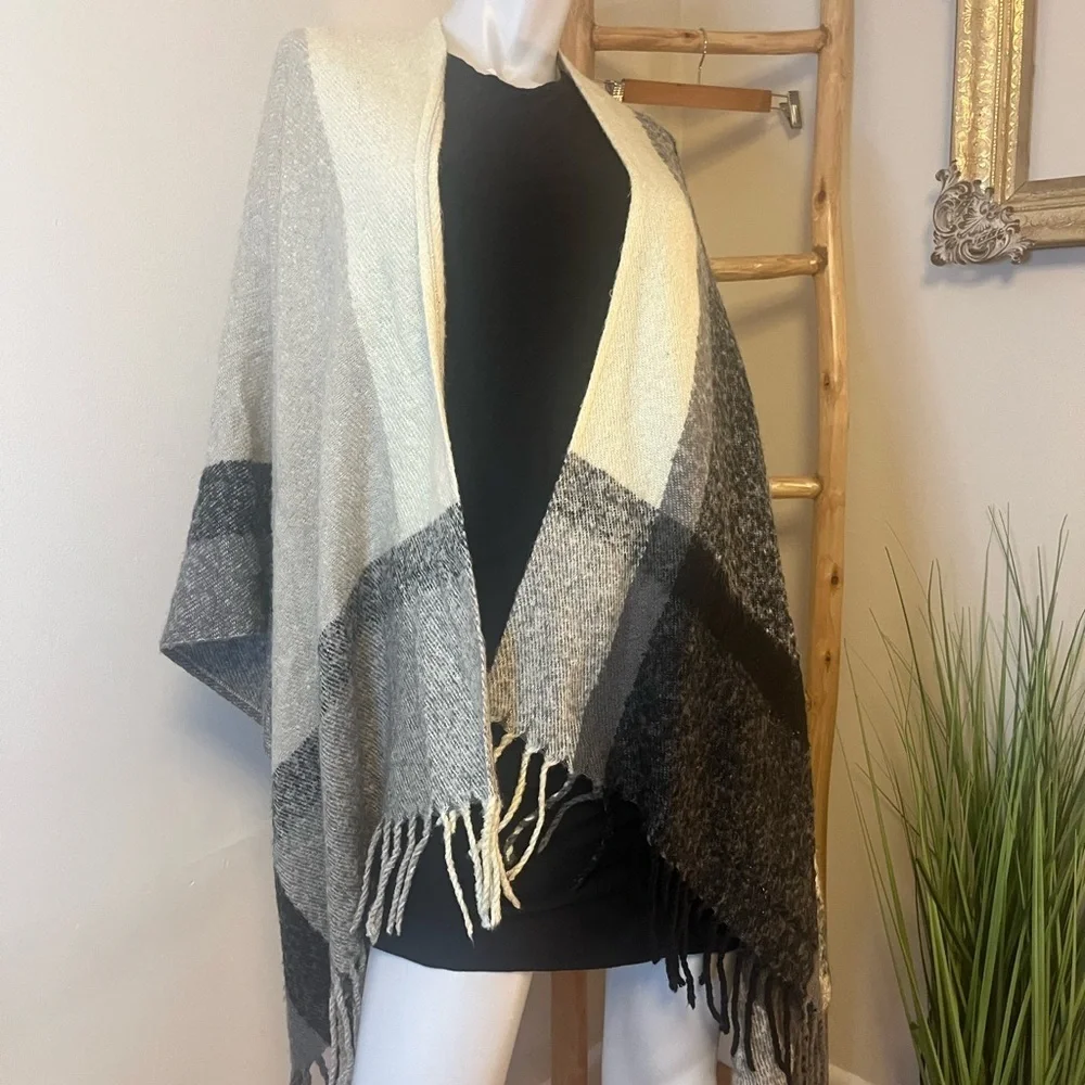 Marks & Spencer M&S Black Cream Gray Check Shawl Wrap Poncho Soft Knit wTassels